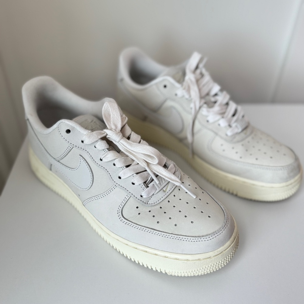 Nike Air Force 1 '07 Sneaker Women's Size 11 - Picture 9 of 9